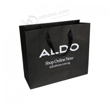 カスタムブラックリボンハンドル高級デザインロゴプリントショッピングキャリーシューズ包装用クラフト紙袋