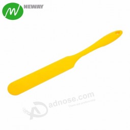 Una espátula de silicona en forma de cuchillo de silicona