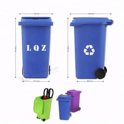 Poubelle recyclant le mini porte-stylo