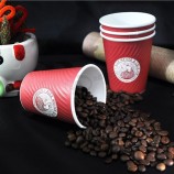 Otorgue al por mayor la taza de papel desechable de café de la pared de la ondulación del doble disponible 6 oz con la impresión personalizada