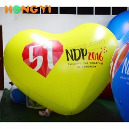 Balão inflável do hélio do coração que flutua o balão de anúncio