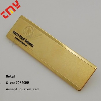 Precio barato nombre de metal en blanco placa de metal insignia clip