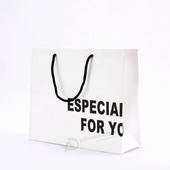 Подарочная сумка из крафт-бумаги с логотипом