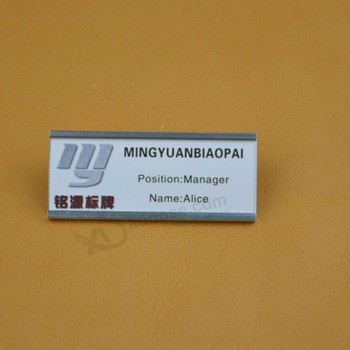 Badge avec capuchon métallique personnalisé