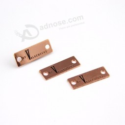 Ciondolo in oro bianco con gioielli in oro rosa inciso