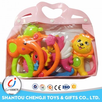 All'ingrosso set di sonagli di plastica musicale giocattoli sensoriali per bambini con 5 pezzi