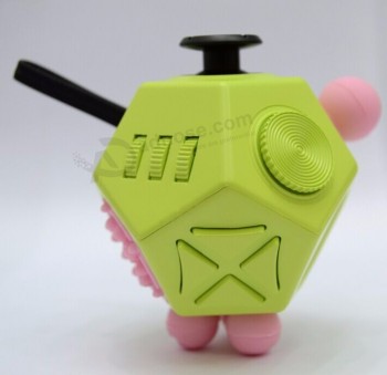Anti-Stress cube fidget jouet de bureau cube fidget 12 côtés pour enfants et adultes