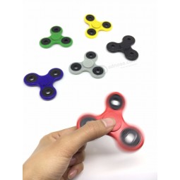 Main fidget spinner en acier en plastique portant doigt spinner pour les enfants