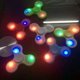 Mix de cor mão spinner spin rápido com cerâmica 608 rolamentos branco