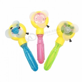 Fábrica directa verano colorido línea de tracción línea ventilador forma burbuja palo soplando burbujas niños juguete