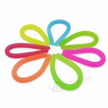 Groothandel hot koop muti-Kleur tpr kleverige neon stroppen anti-Stress knijp plastic speelgoed voor capsule