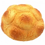 Torta kawaii panes grandes y blandos que envuelven juguetes de panadería
