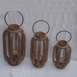 Candelabro de madera con forma de cúpula de porcelana