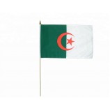 выдвиженческая изготовленная на заказ алжирская алжирская рука развевая национальный флаг