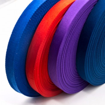 Hersteller Großhandel Lager Farbe Polyester flach gepolsterte Gurtband