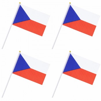 heldere kleuren Tsjechische hand - gehouden vlag