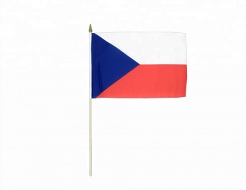 Чешская республика маленькая рука размахивая флагами для событий
