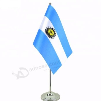 venta al por mayor mesa personalizada decoración argentina escritorio banderas con soporte de metal