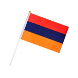 fábrica que vende diretamente a mão que acena a mini bandeira de Armênia
