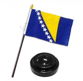 보스니아 헤르체고비나 4 인치 x 6 인치 깃발 책상 가정과 퍼레이드를위한 까만 기초를 가진 고정되는 테이블 지팡이