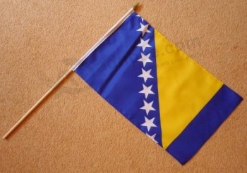 bandera de mano grande al por mayor de bosnia y herzegovina - bandera de poliéster con mangas en un palo de madera de 2 pies
