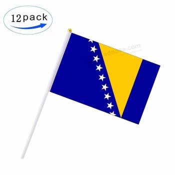 bandiera Bosnia ed Erzegovina a buon mercato, bandiera nazionale bandiera mano, stock