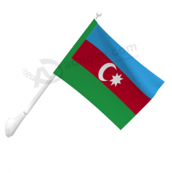banderas de azerbaiyán montadas en la pared pancarta qatar banner