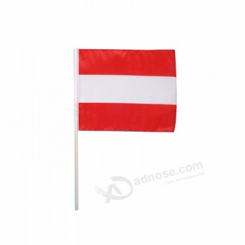 Bandera a mano personalizada austria con la bandera nacional de polo