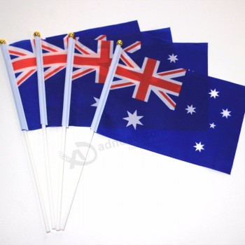 手持澳大利亚棍子标志横幅澳大利亚国旗在棍子为事件庆祝
