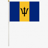 Fan, der Mini-Barbados-Handflaggen wellenartig bewegt