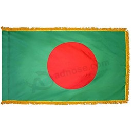 式典、パレード、屋内展示用の金のフリンジ付きバングラデシュ国旗（3'x5 '）