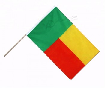 Plastikpfosten kleine Hand winken Benin Flagge Zum Jubeln