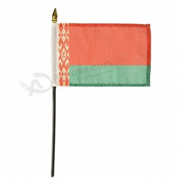 Bandeiras da mão da vara de 14 * 21cm bielorrússia mini com mastro de madeira