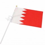 Atacado personalizado jogo de esportes Fan torcendo pequeno país nacional de poliéster bahrain mão agitando bandeira