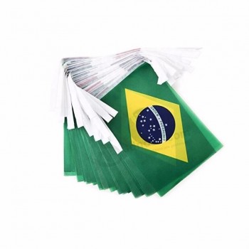 Zujubelnde Fans kennzeichnet kundenspezifische Andenkendruck-Brasilien-Flagge