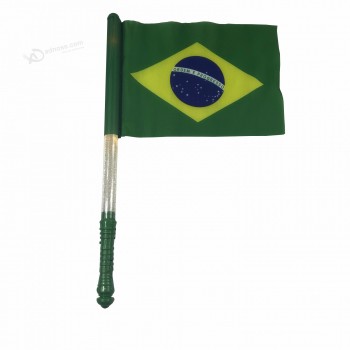 20 * 30 cm yiwu barato logotipo personalizado de mano agitando personalizado brasil bandera led a mano luces de poste bandera led bandera luminosa