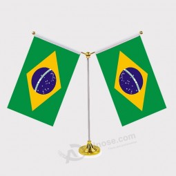2019 9brazil 차 창 깃발 주문 폴리 에스테 플라스틱은 테이블 깃발을 서 있습니다