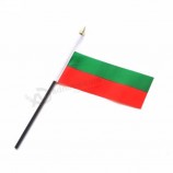 El fabricante hizo una bandera ondeando a mano de bulgaria pequeña de tamaño estándar