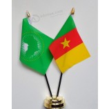 カメルーンとアフリカ連合友好テーブルの旗の表示25cm（10 