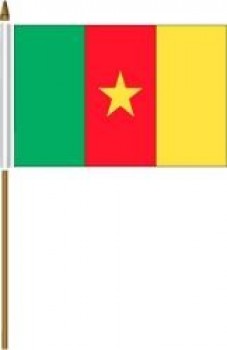 Camerún bandera pequeña de 4 X 6 pulgadas con bandera de palo de país y poste de plástico de 10 pulgadas