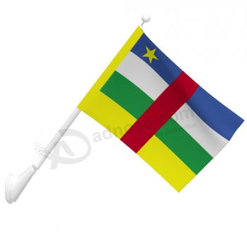 bandiera nazionale del paese repubblica centrafricana a parete con palo