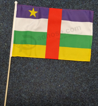 mini bandiera della Repubblica Centrafricana che stringe la mano all'ingrosso