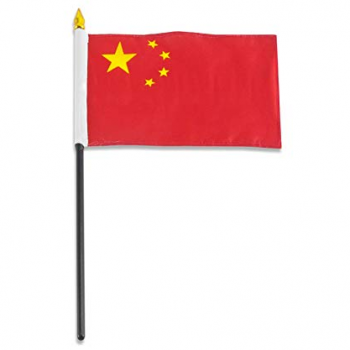 bandiera sventolante mano paese nazionale della Cina con palo di plastica
