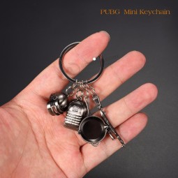 卸売パーソナライズされたキーホルダーレベル3ヘルメットバックパックソースパンキーチェーンファンの戦いの場キーリングギフトllaveros