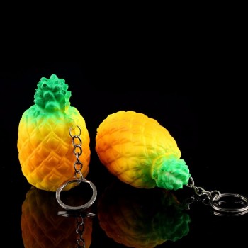 Neue Ankunft 1 PC 7cm Ananasschlüsselring super langsam steigende duftende Frucht weiches Kind-Spaß-Spielzeug personifizierte Schlüsselringschmucksachen
