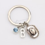New Herren Accessoires Mode Cowboyhut Charme personalisierte Schlüsselanhänger AZ Initialen Birthstone Schlüsselanhänger Auto Schlüsselanhänger für Männer Geschenke Schmuck