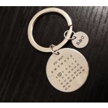 gepersonaliseerde kalender sleutelhanger, aangepaste initialen naam sleutelhanger kalender, datum gemarkeerd met hart, familielid liefhebbers geschenken