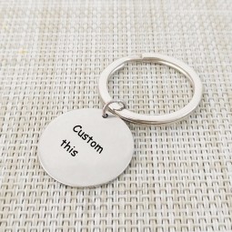 maßgeschneiderte personalisierte schlüsselanhänger edelstahl schlüsselanhänger gravieren namen buchstaben runde frauen männer autotasche schlüsselanhänger personalisiertes geschenk