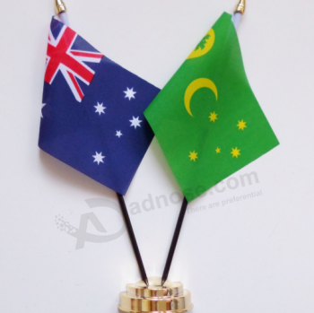 Zwei Flaggen Metallbasis Kokosinseln Schreibtisch Flagge