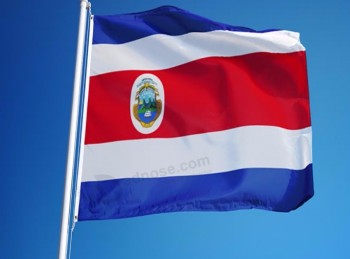Festival americano al aire libre ondeando banderas de país de Costa Rica